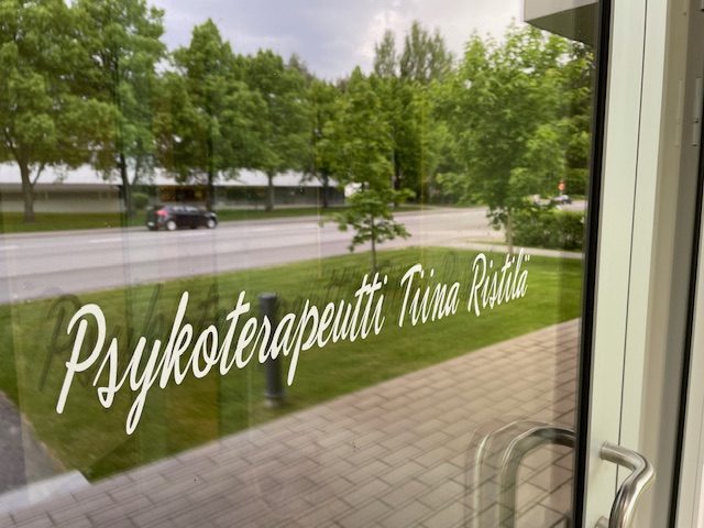 Psykoterapiatilan ulko-ovi